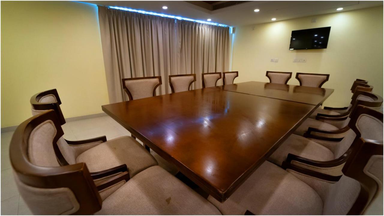 Vivin Luxury Suites Thiruvananthapuram Exterior photo