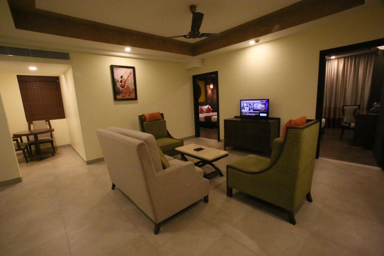 Vivin Luxury Suites Thiruvananthapuram Exterior photo